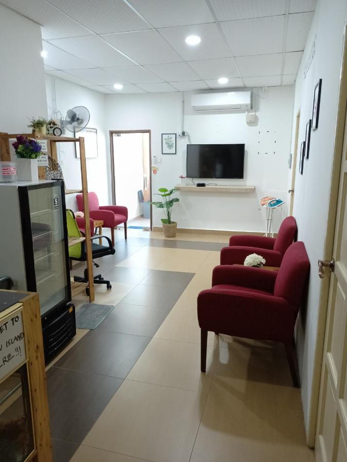 Готель Aban Transit House Кампунґ-Куала-Бесут Екстер'єр фото